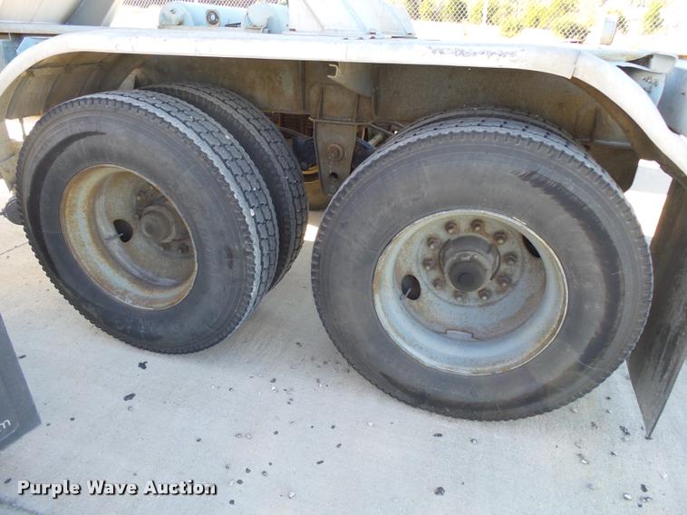 image for item K1046 1988 Heil dry bulk trailer