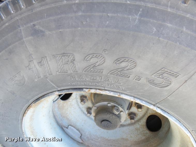 image for item K1046 1988 Heil dry bulk trailer