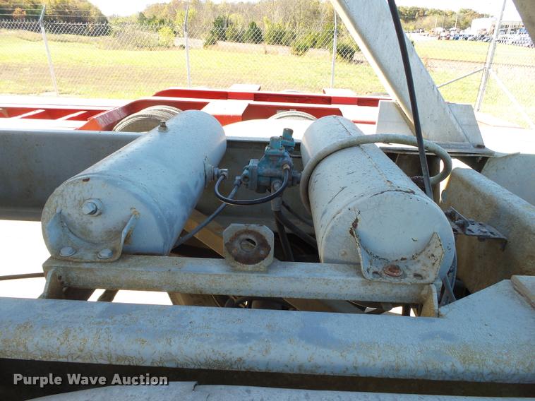 image for item K1046 1988 Heil dry bulk trailer