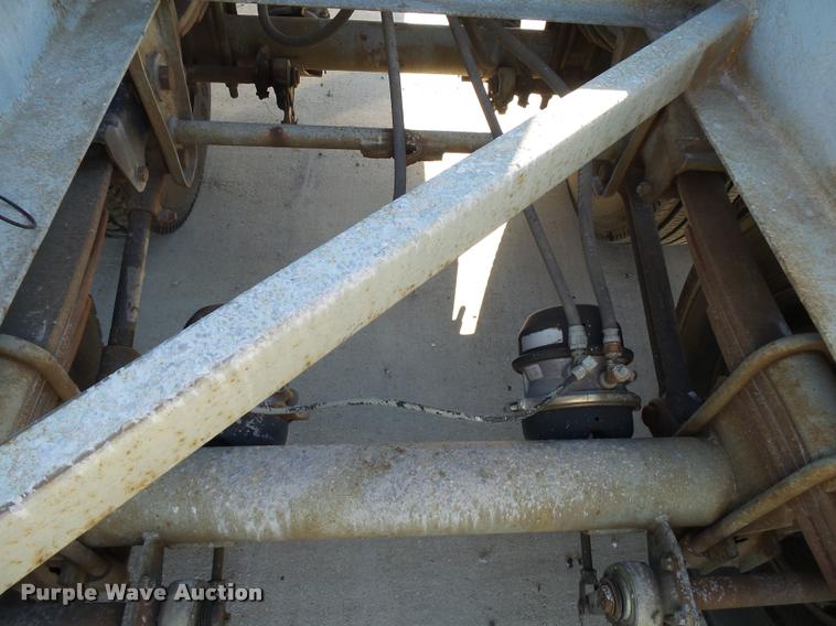 image for item K1046 1988 Heil dry bulk trailer