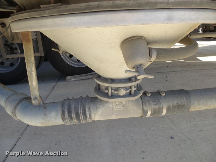 image for item K1046 1988 Heil dry bulk trailer