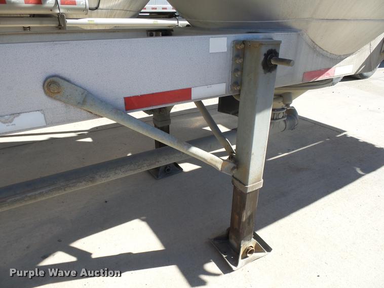 image for item K1046 1988 Heil dry bulk trailer