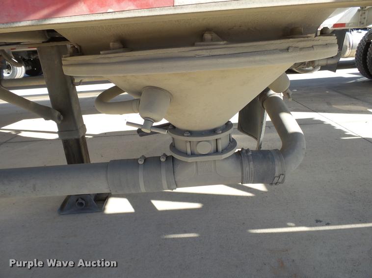 image for item K1046 1988 Heil dry bulk trailer