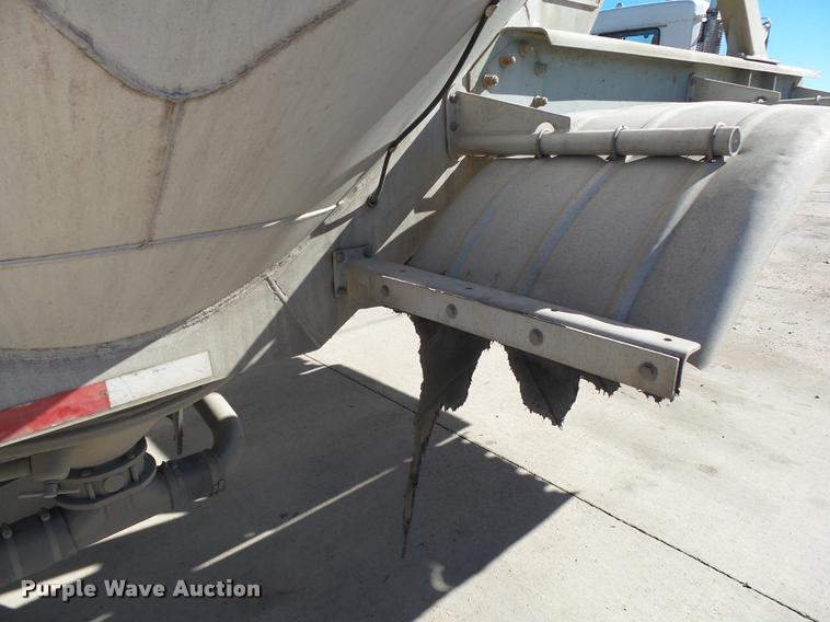 image for item K1046 1988 Heil dry bulk trailer