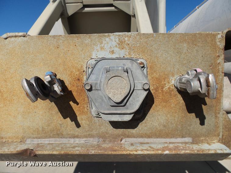 image for item K1046 1988 Heil dry bulk trailer