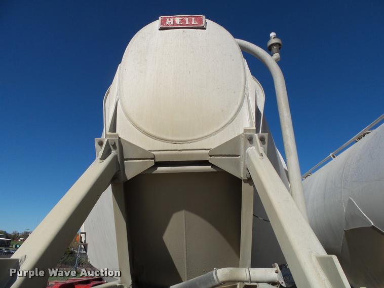 image for item K1046 1988 Heil dry bulk trailer