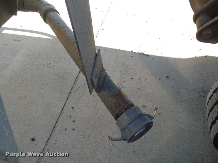 image for item K1046 1988 Heil dry bulk trailer