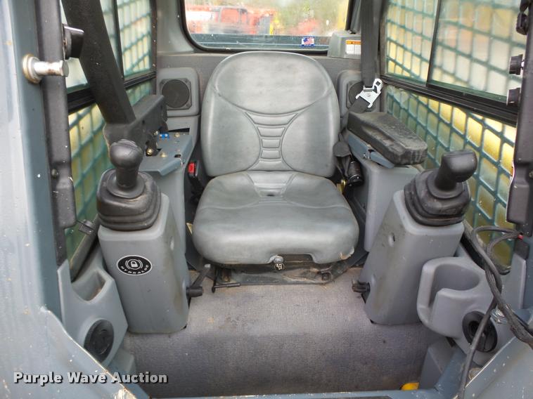 image for item K2453 2013 Gehl R220 skid steer