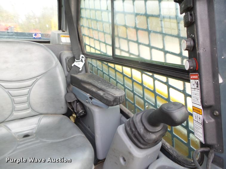 image for item K2453 2013 Gehl R220 skid steer