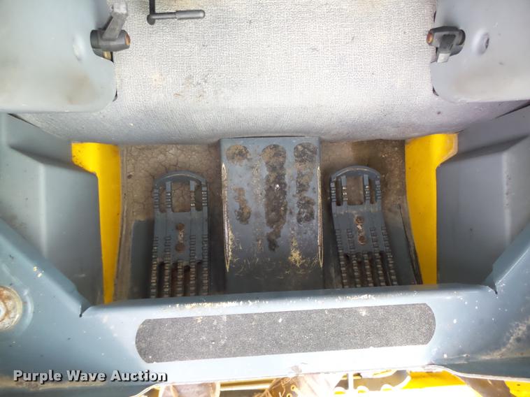 image for item K2453 2013 Gehl R220 skid steer