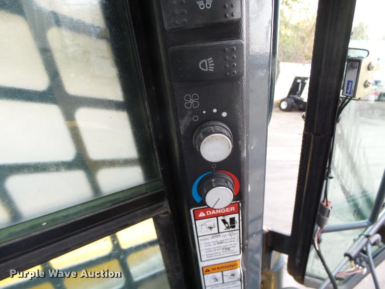 image for item K2453 2013 Gehl R220 skid steer