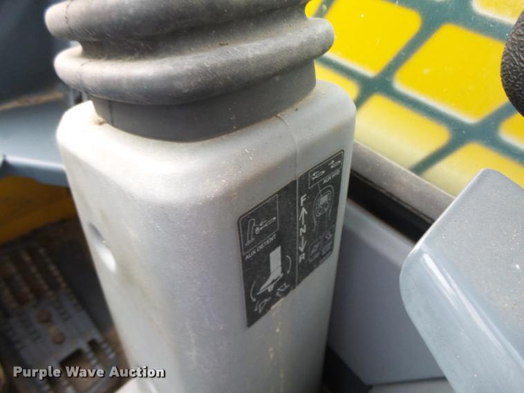 image for item K2453 2013 Gehl R220 skid steer