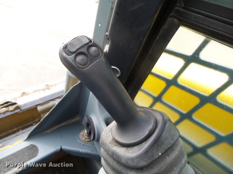 image for item K2453 2013 Gehl R220 skid steer