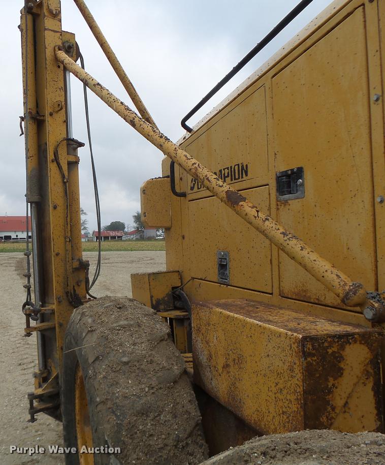 image for item K5595 1995 Champion 720A motor grader