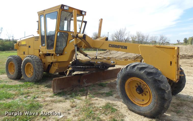 image for item K5604 1993 Champion 720A Series III motor grader