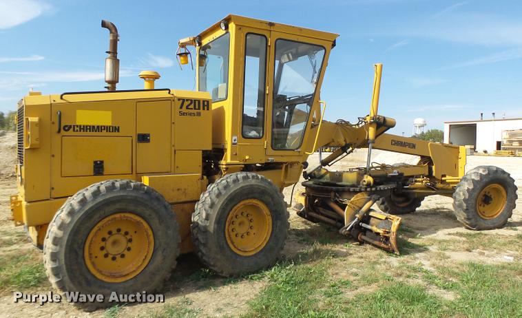 image for item K5604 1993 Champion 720A Series III motor grader