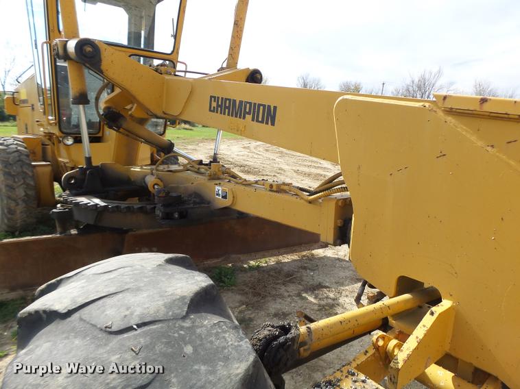 image for item K5604 1993 Champion 720A Series III motor grader