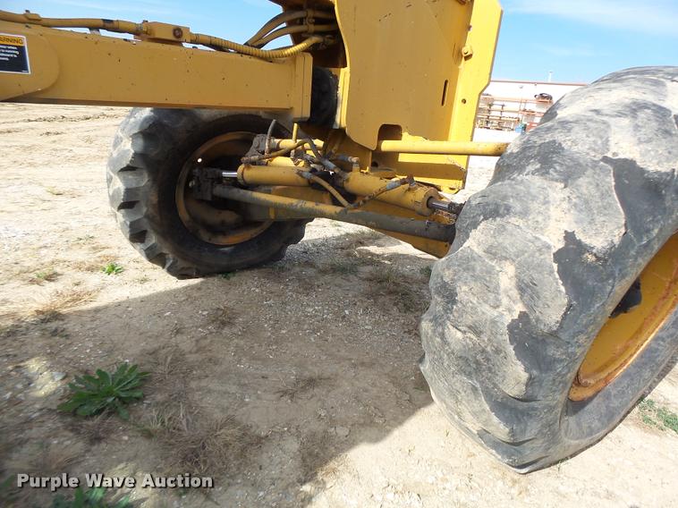 image for item K5604 1993 Champion 720A Series III motor grader