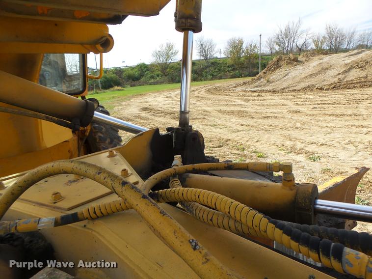 image for item K5604 1993 Champion 720A Series III motor grader