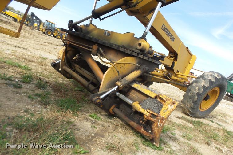 image for item K5604 1993 Champion 720A Series III motor grader