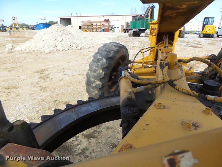 image for item K5604 1993 Champion 720A Series III motor grader