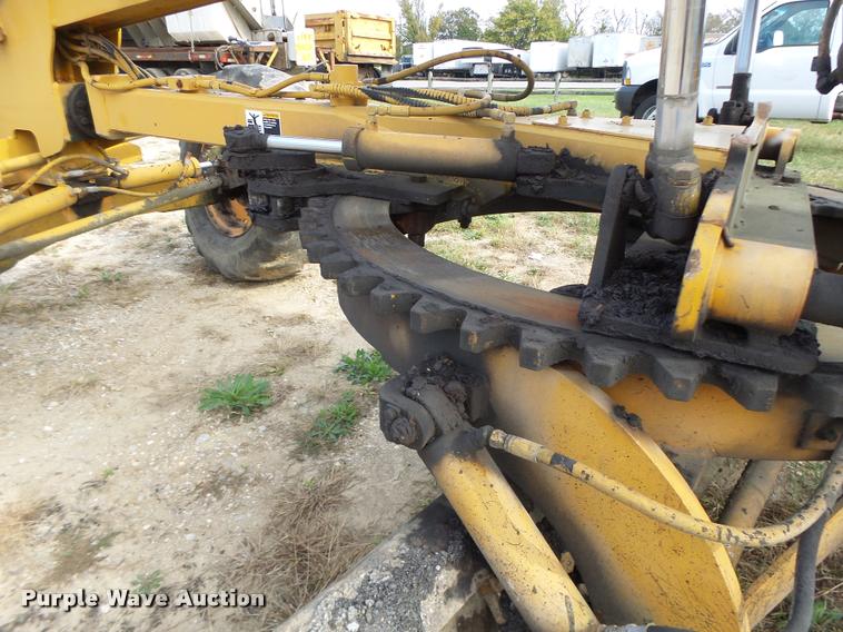 image for item K5604 1993 Champion 720A Series III motor grader