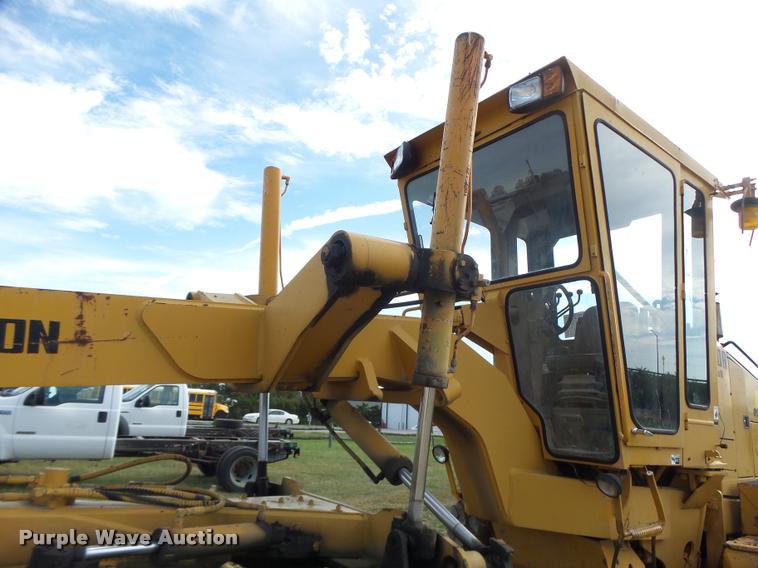 image for item K5604 1993 Champion 720A Series III motor grader