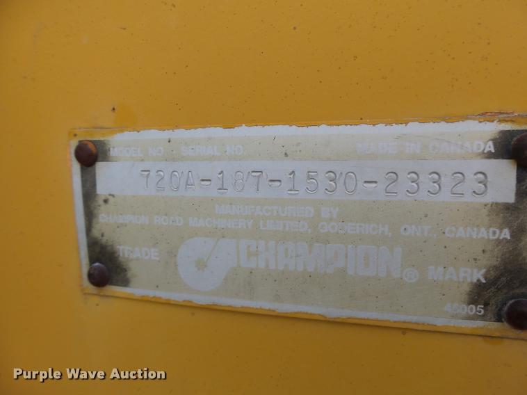 image for item K5604 1993 Champion 720A Series III motor grader