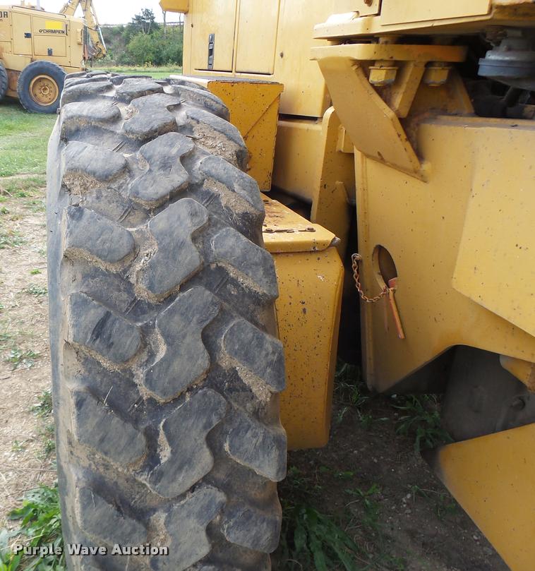 image for item K5604 1993 Champion 720A Series III motor grader