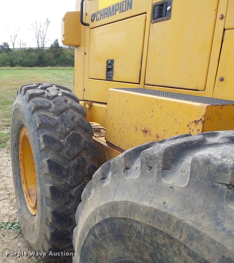 image for item K5604 1993 Champion 720A Series III motor grader