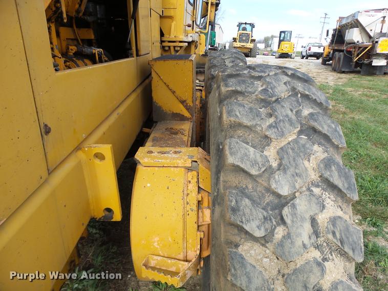 image for item K5604 1993 Champion 720A Series III motor grader