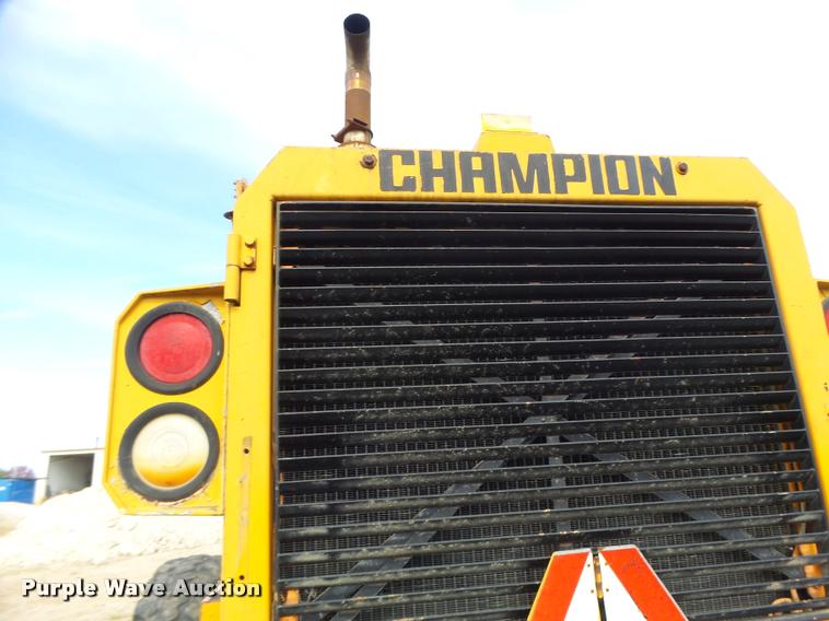 image for item K5604 1993 Champion 720A Series III motor grader