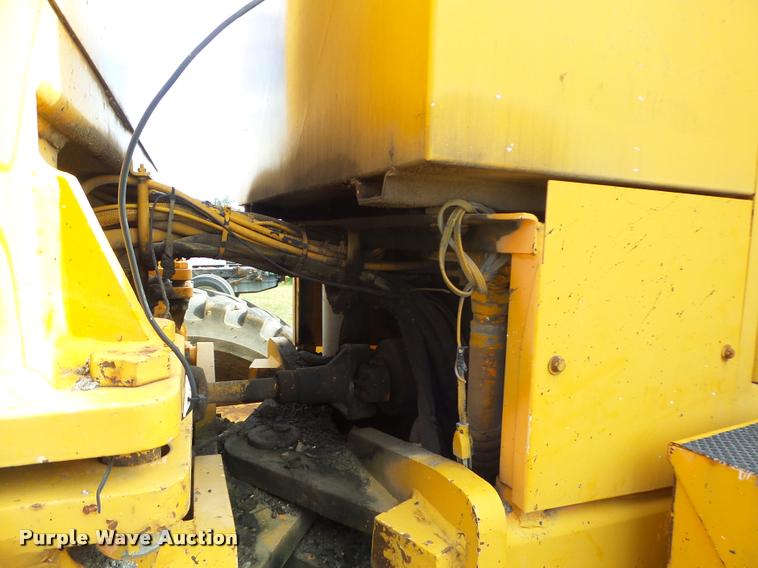 image for item K5604 1993 Champion 720A Series III motor grader