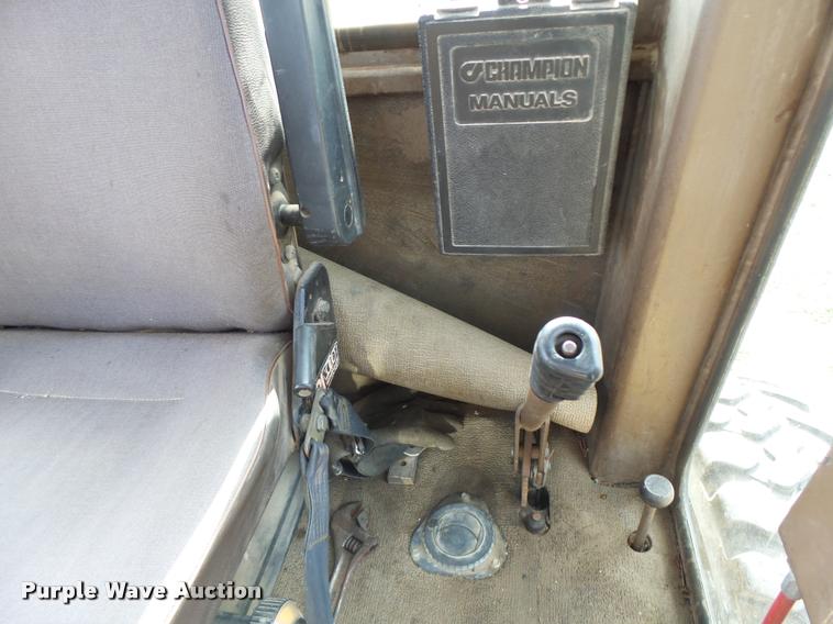 image for item K5604 1993 Champion 720A Series III motor grader