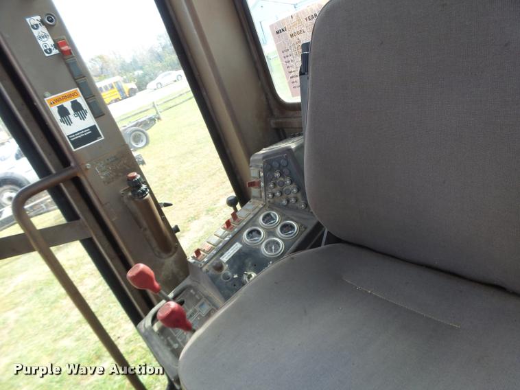 image for item K5604 1993 Champion 720A Series III motor grader