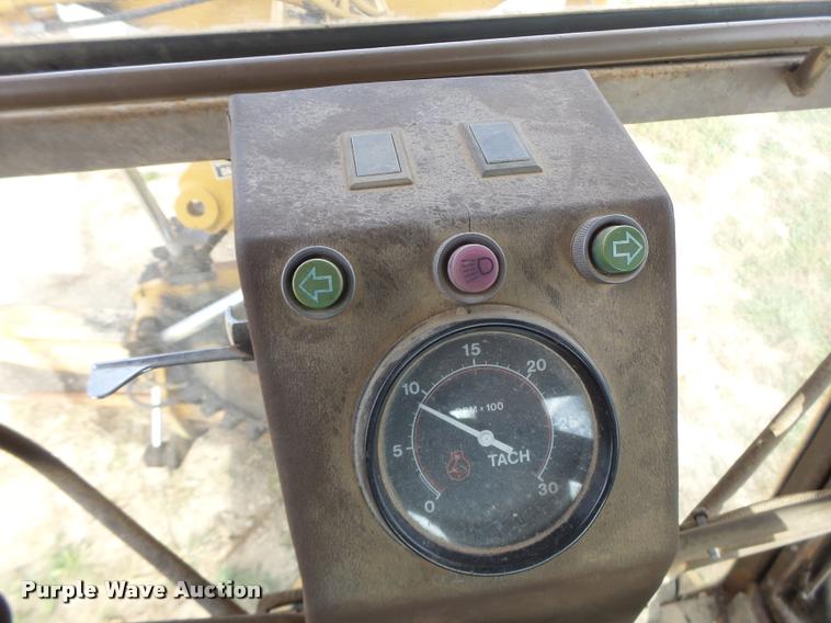 image for item K5604 1993 Champion 720A Series III motor grader