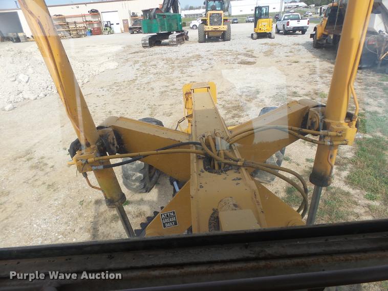 image for item K5604 1993 Champion 720A Series III motor grader