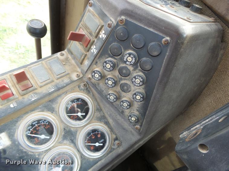 image for item K5604 1993 Champion 720A Series III motor grader