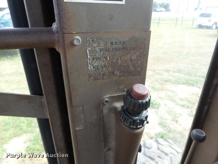 image for item K5604 1993 Champion 720A Series III motor grader