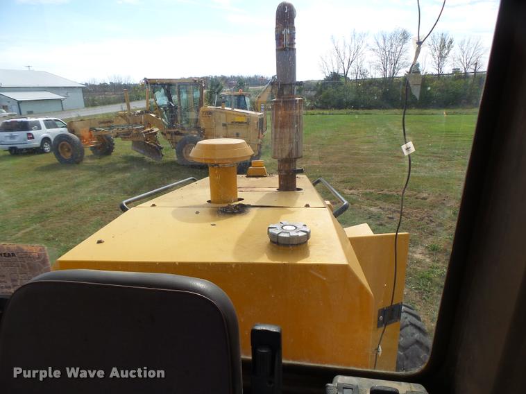 image for item K5604 1993 Champion 720A Series III motor grader