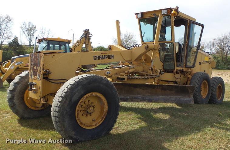 image for item K5605 1995 Champion 720A Series III motor grader