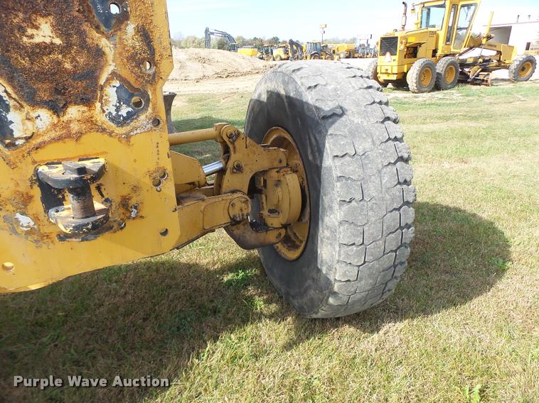 image for item K5605 1995 Champion 720A Series III motor grader