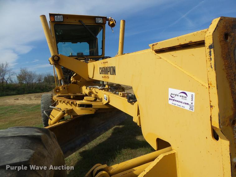 image for item K5605 1995 Champion 720A Series III motor grader