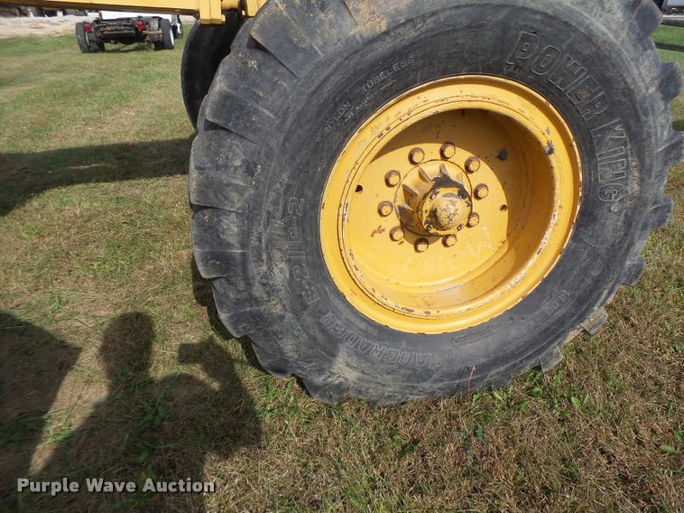 image for item K5605 1995 Champion 720A Series III motor grader