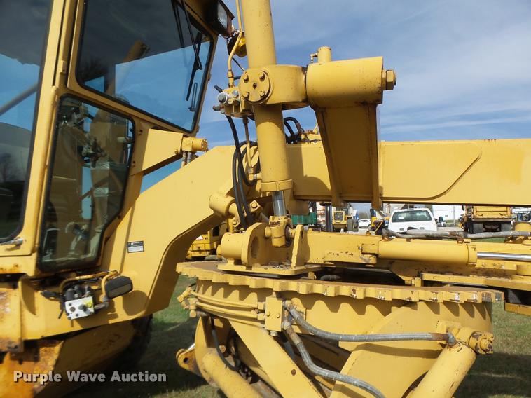 image for item K5605 1995 Champion 720A Series III motor grader