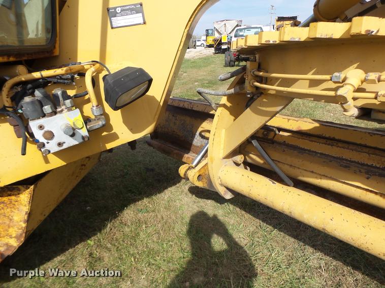 image for item K5605 1995 Champion 720A Series III motor grader