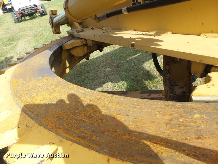 image for item K5605 1995 Champion 720A Series III motor grader