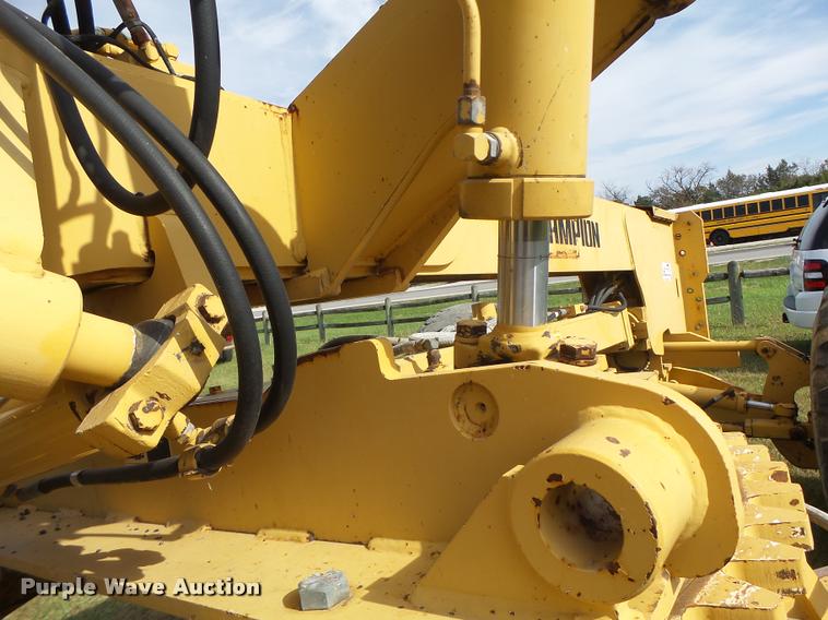 image for item K5605 1995 Champion 720A Series III motor grader