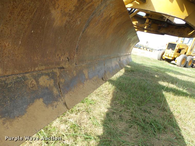 image for item K5605 1995 Champion 720A Series III motor grader