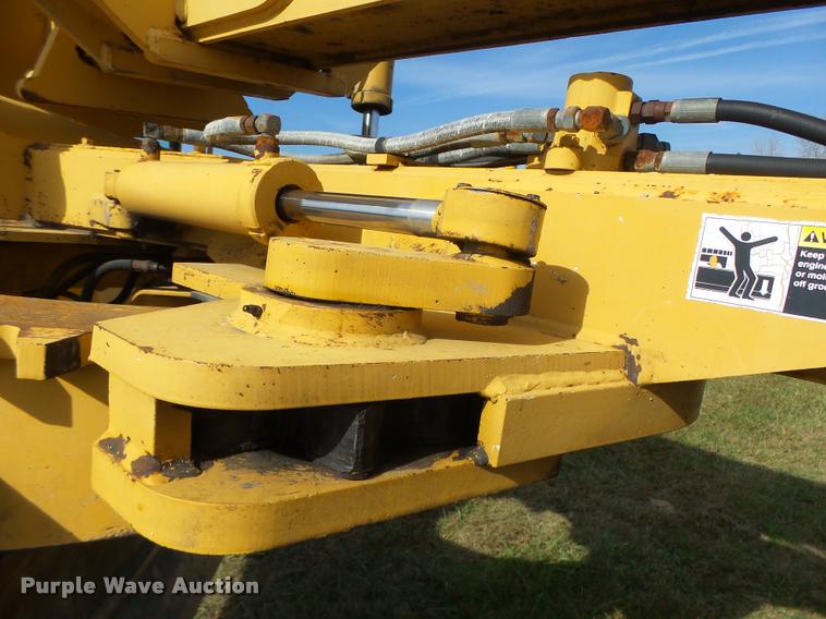 image for item K5605 1995 Champion 720A Series III motor grader